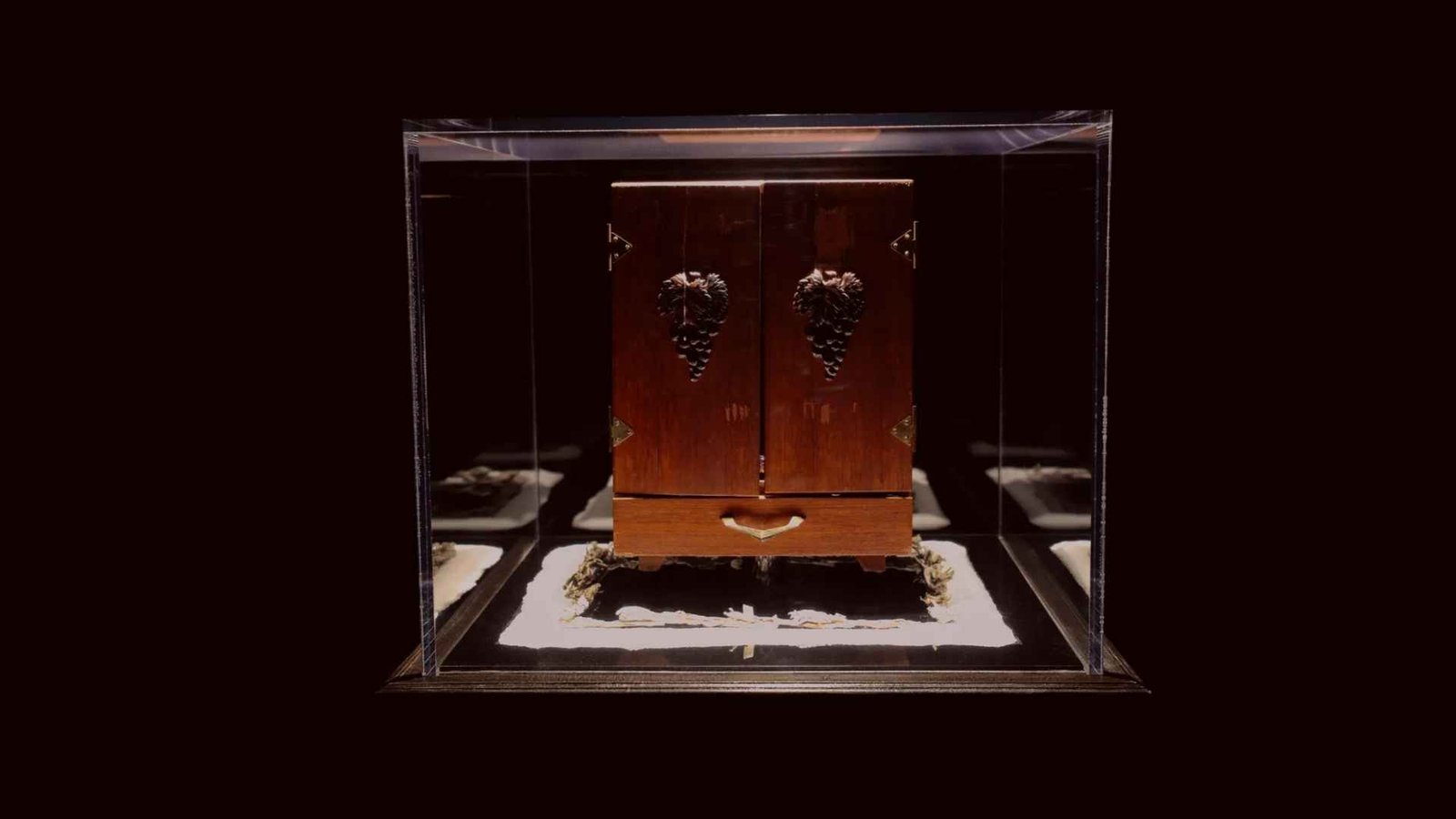 DIBBUK BOX